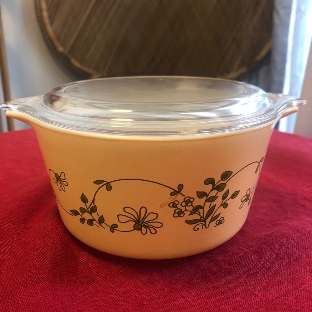 473-B Cinderella bowl in the Pyrex Shenandoah